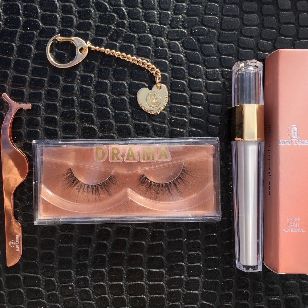 Glow Lashes 3D Luxury Lashes Gift Set - Picture 3 of 5